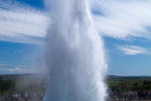 Von Reykjavik aus: Golden Circle Tour mit Gullfoss und Geysir