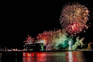 Reykjavikista: Reykjavik: Uudenvuoden ilotulitus veneellä