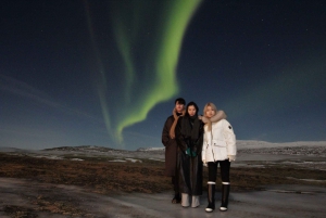De Reykjavík : Chasse aux aurores boréales avec du chocolat chaud