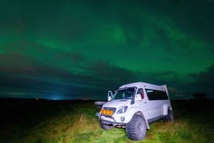 From Reykjavik: Northern Lights Hunt Super 4X4 Tour