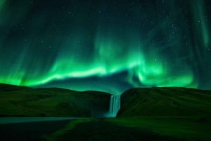 From Reykjavik: Northern Lights & Stars Bus Tour