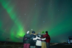From Reykjavik: Northern Lights Tour with Hot Cocoa & Photos