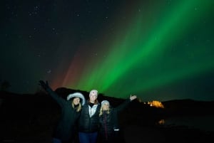 From Reykjavik: Northern Lights Tour with Hot Cocoa & Photos