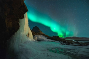 Z Reykjaviku: Prywatna wycieczka minibusem po zorzy polarnej