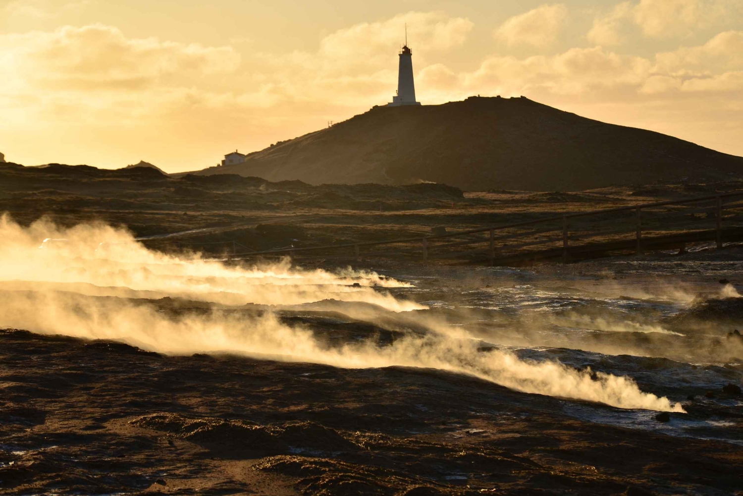 レイキャビクからレイキャネスジオパークツアー＆空港送迎