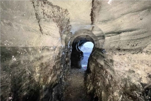 Reykjavikista: Katlan jääluolan kanssa.