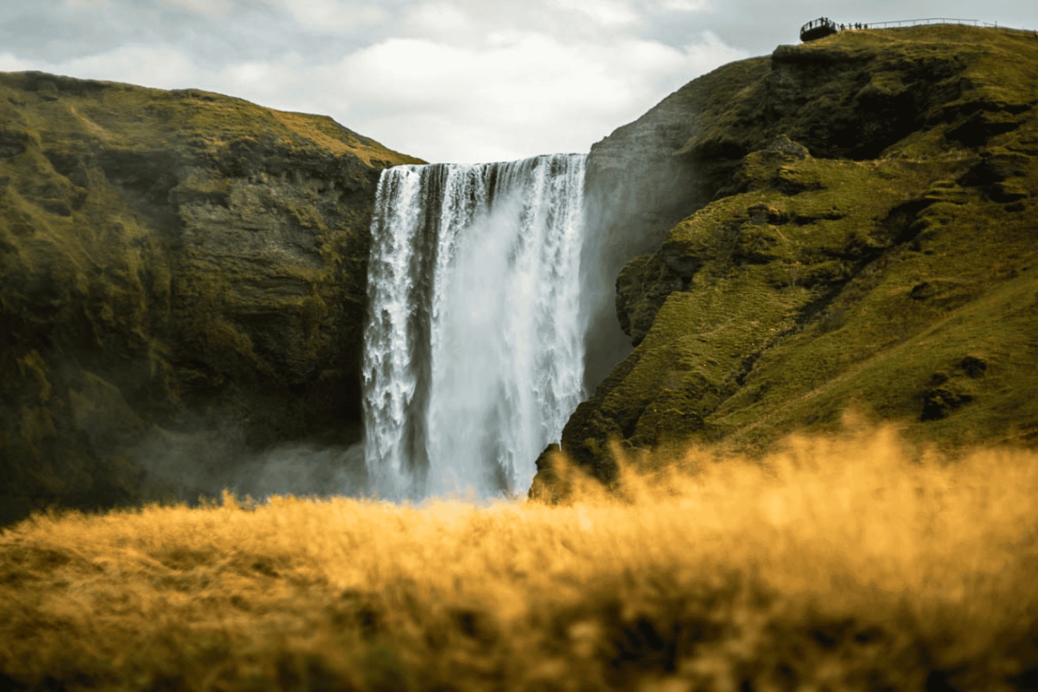 Desde Reikiavik: Espectáculo de Lava de Vík y Excursión a las Cascadas de la Costa Sur