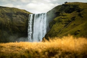 Depuis Reykjavík : Spectacle de lave de Vík et visite des cascades de la côte sud