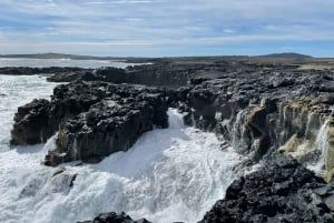 From Reykjavik: Reykjanes Geopark Tour and Sky Lagoon Visit
