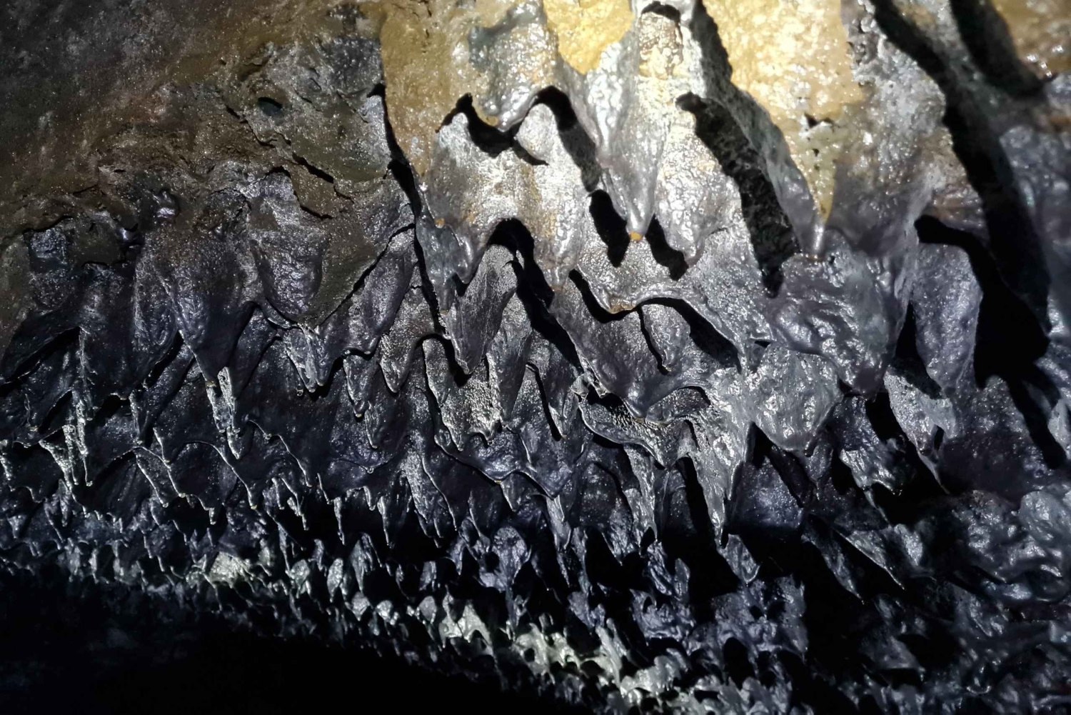 Geologisk lavatunneleventyr - Arnarker-grotten