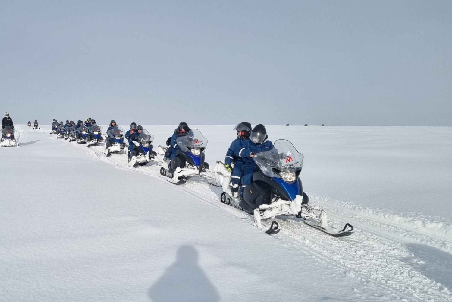 Passeio de um dia de motoneve no glaciar e lagoa de Laugaris a partir de Reiquiavique