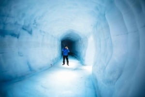 Húsafell: Tur in i glaciärens isgrotta