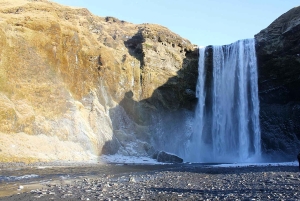 Islandia: tour de invierno de 10 días con alojamiento y comidas