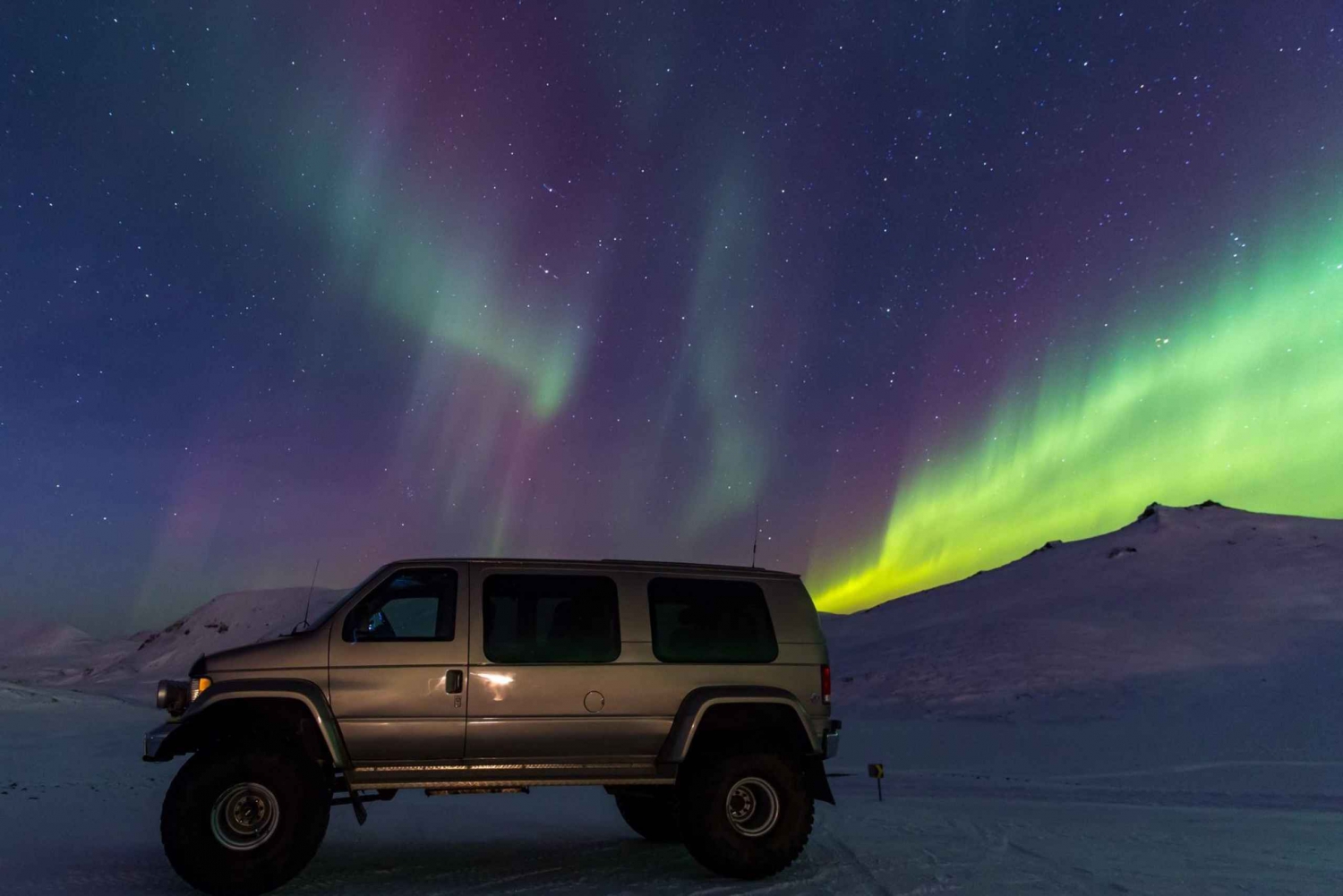From Reykjavik: Northern Lights Hunt Super Jeep Tour