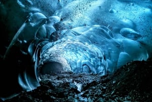 Jökulsárlón: Blue Ice Cave Tour and Glacier Walk