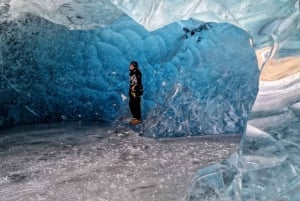 Jökulsárlón: Blue Ice Cave Tour and Glacier Walk