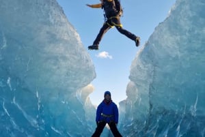 Jökulsárlón: Blue Ice Cave Tour and Glacier Walk