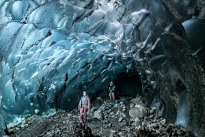 Jökulsárlón: Blue Ice Cave Tour and Glacier Walk