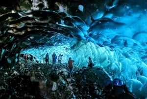 Jökulsárlón: Blue Ice Cave Tour and Glacier Walk