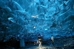 Jökulsárlón: Blue Ice Cave Tour and Glacier Walk