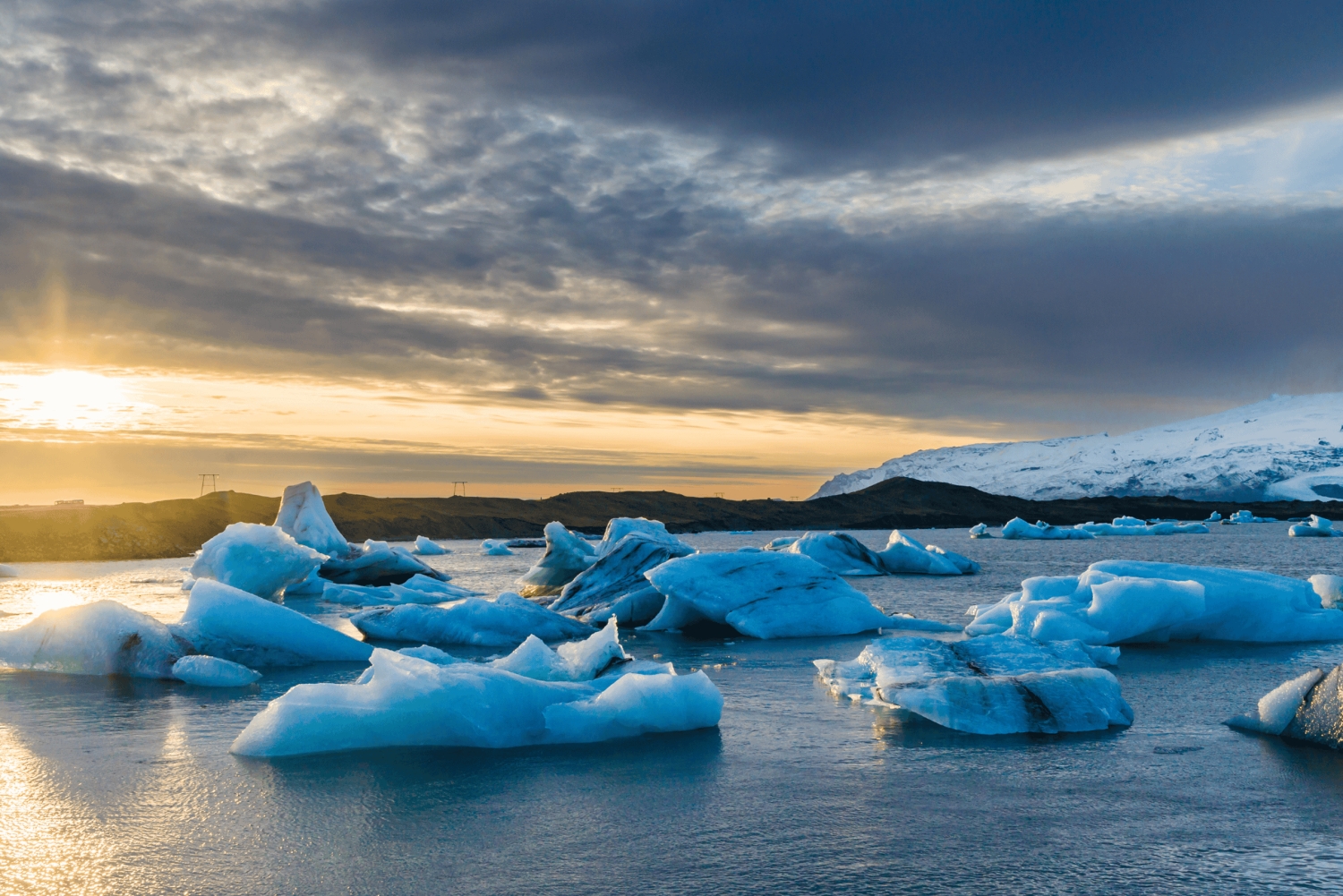 Jökulsárlón Floating Glacier & Diamond Beach Day Tour