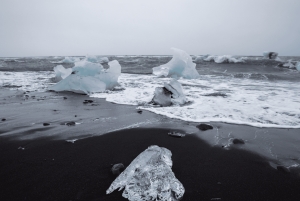 Jökulsárlón Floating Glacier & Diamond Beach Day Tour