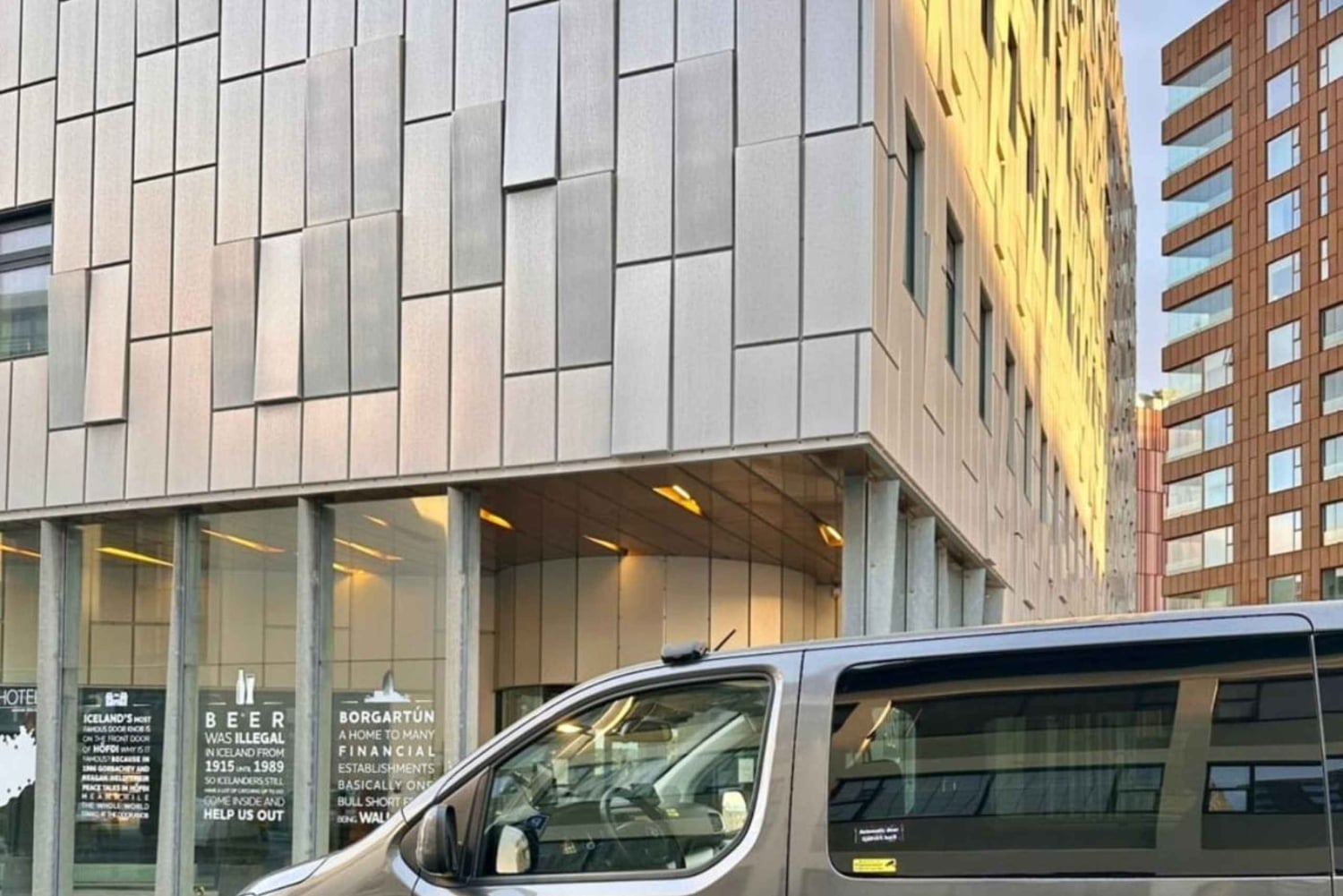 Keflavik Aiport naar Skarfabakki Cruise Terminal Luxe Vervoer