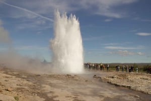 Keflavik Airport: Roundtrip Transfer to/from Reykjavik