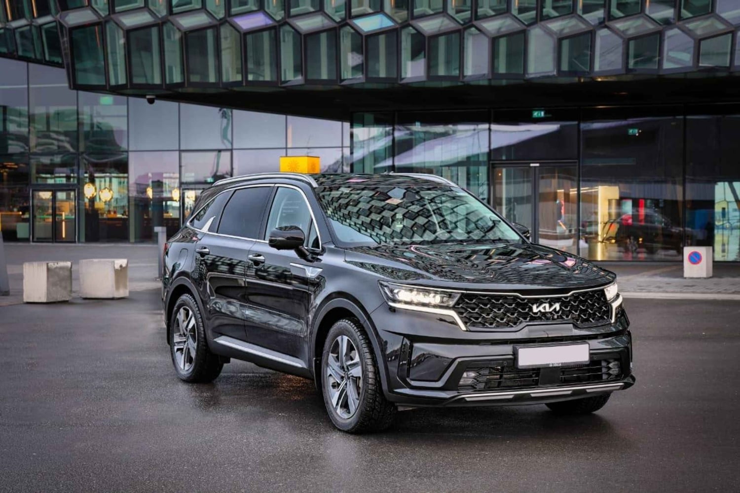 Keflavikin kansainväliseltä lentokentältä Blue Lagooniin