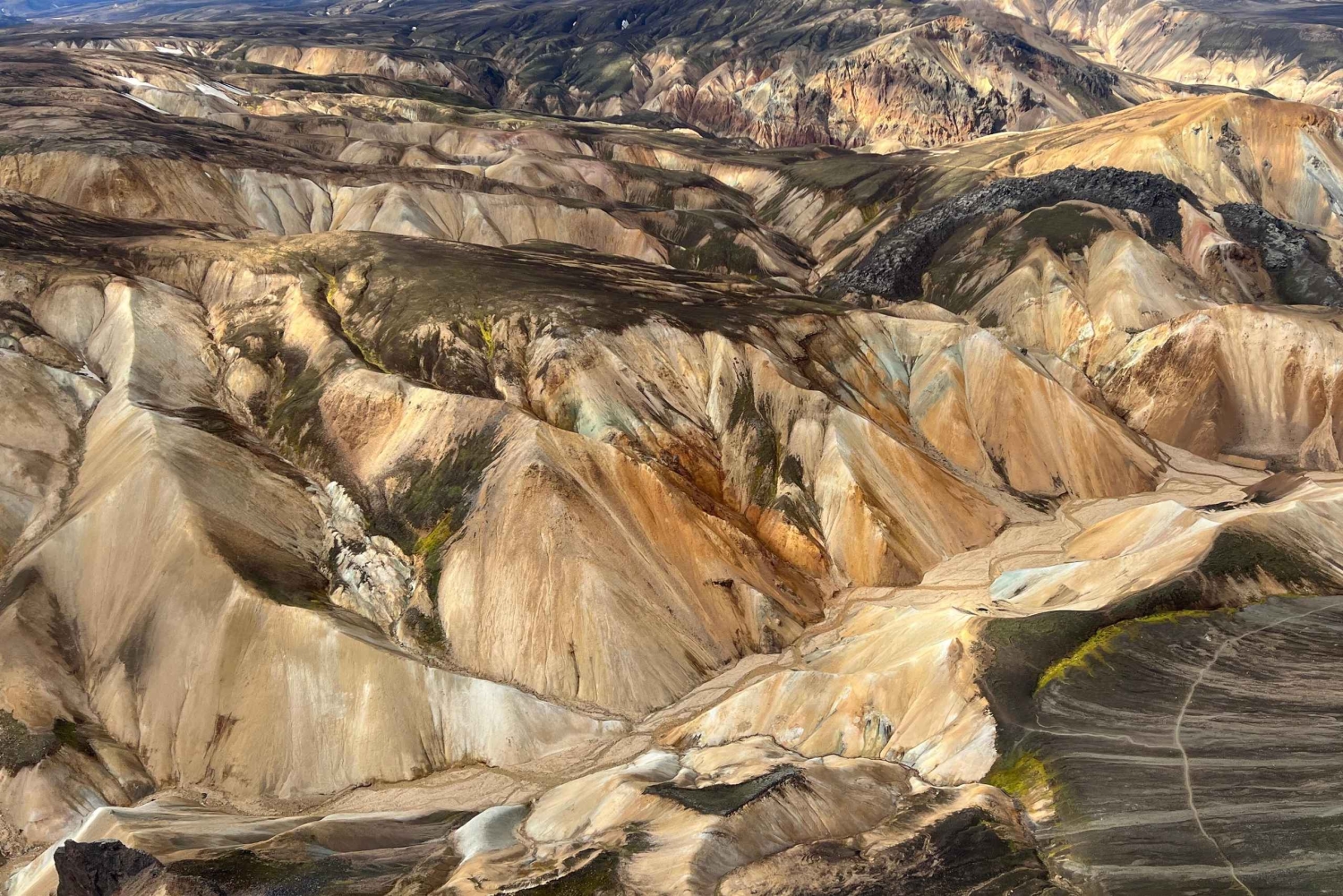 Landmannalaugar: Helikoptervlucht met 3 landingen