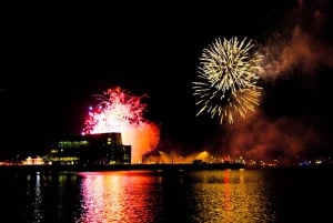 Cruzeiro de fogos de artifício na véspera de Ano Novo