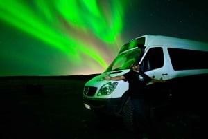 Aurores boréales et chocolat chaud : Visite privée en 4x4 depuis Reykjavik