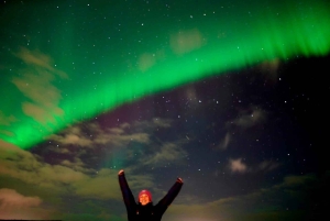 アイスランドのオーロラ鑑賞少人数ツアー