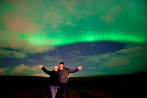 アイスランドのオーロラ鑑賞少人数ツアー