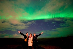 アイスランドのオーロラ鑑賞少人数ツアー