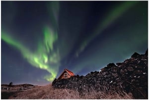 Da Reykjavik: Tour dell'aurora boreale con cioccolata calda e foto