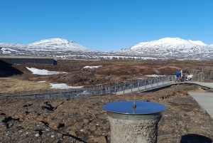 Tour particular do Círculo Dourado e aventura de snowmobile