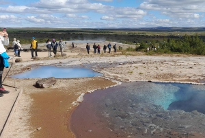 Tour particular do Círculo Dourado e aventura de snowmobile