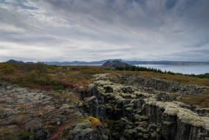 Reykjavík: Golden Circlen parhaat palat, piilotetut helmet ja laavatunneli