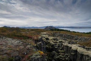 Reykjavík: Best of Golden Circle, Hidden Gems & Lava Tunnel