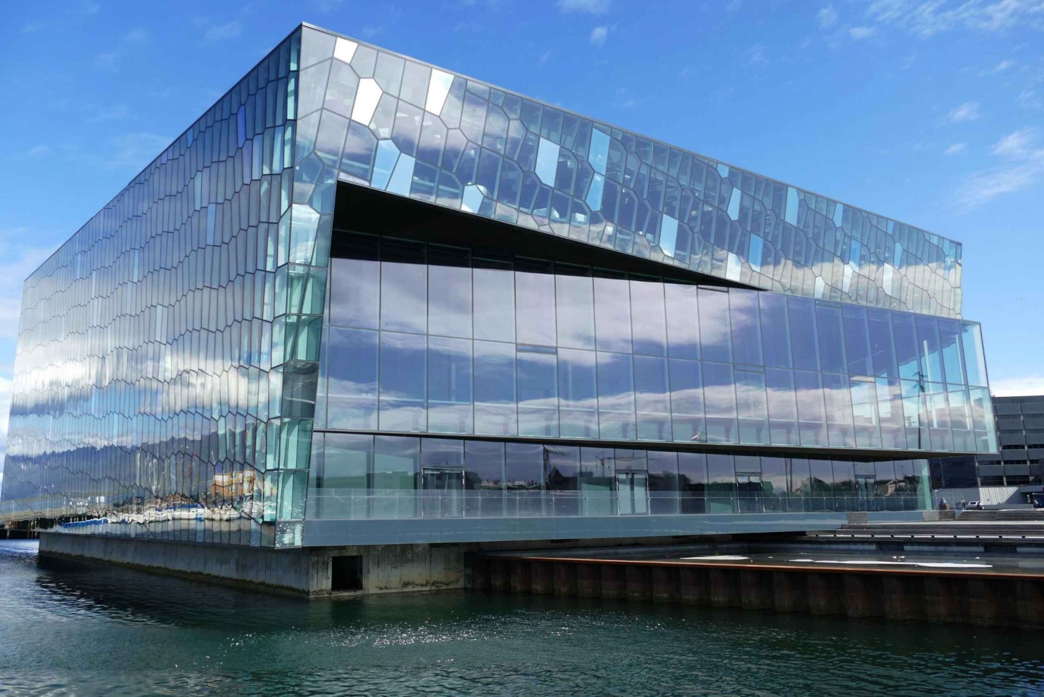 Reykjavík: City Highlights, FlyOver & Lava Show Tour