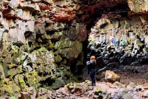 Reykjavík: Schnorcheln in der Silfra-Spalte und Lavahöhlen