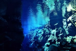 De Reykjavik : snorkeling à Silfrugjá et spéléologie
