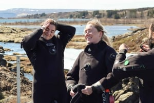 De Reykjavik : snorkeling à Silfrugjá et spéléologie