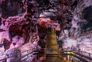 Reykjavik: Evening Lava Tunnel and Northern Lights Hunt