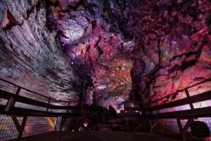 Reykjavik: Evening Lava Tunnel and Northern Lights Hunt
