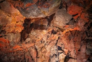 Reykjavik: Evening Lava Tunnel and Northern Lights Hunt