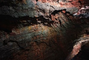 Reykjavik: Evening Lava Tunnel and Northern Lights Hunt