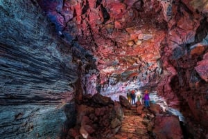 Reykjavik: Evening Lava Tunnel and Northern Lights Hunt