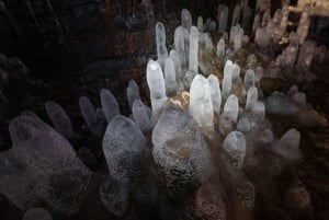 Reykjavik: Evening Lava Tunnel and Northern Lights Hunt